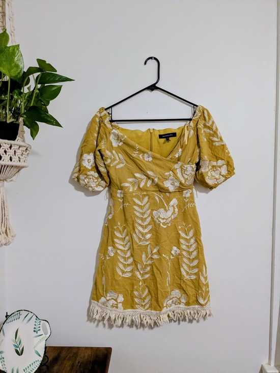 BCBGMaxAzria Dresses & Skirts - BCBGMAXAZRIA Samantha Embroidered Linen Blend Mini Dress Yellow Size 4